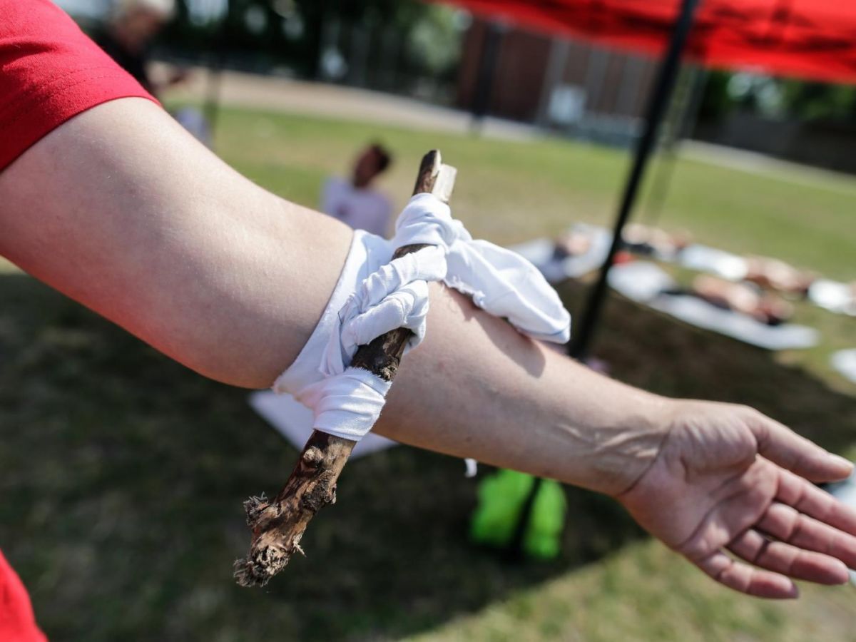 cover-r4x3w1200-57dfad19b7078-pose-garrot